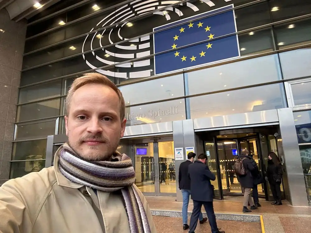 Steffen Vangerow vor EU Parlament